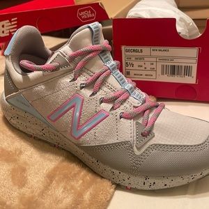 BRAND NEW-NEW BALANCE